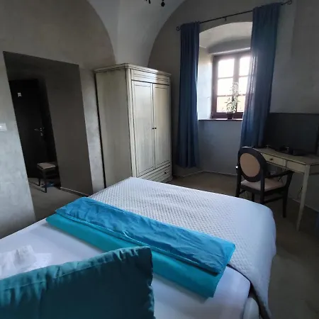 Kastiel Ottlyk * Bánovce nad Bebravou