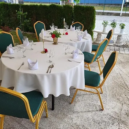 Kastiel Ottlyk Hotel