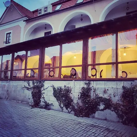 Hotel Kastiel Ottlyk *