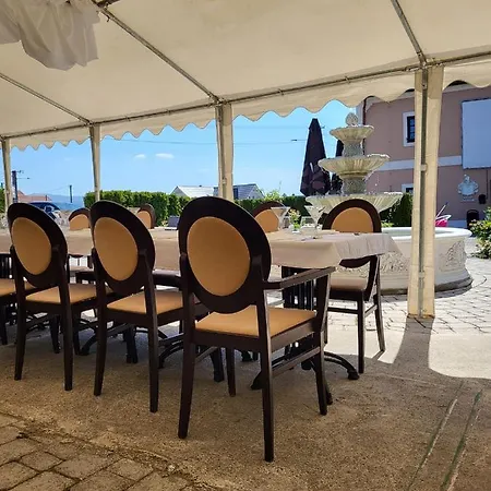 Kastiel Ottlyk Hotel Bánovce nad Bebravou