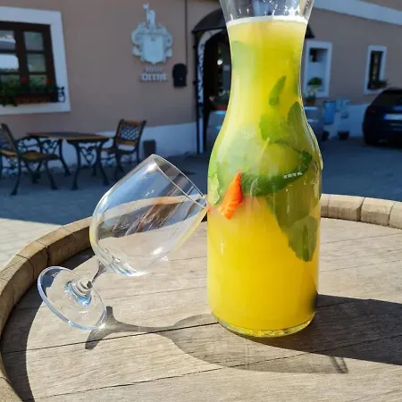 Kastiel Ottlyk * Bánovce nad Bebravou