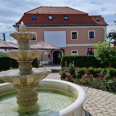Kastiel Ottlyk Hotel Banovce nad Bebravou