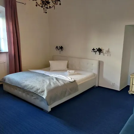 Kastiel Ottlyk Hotel *