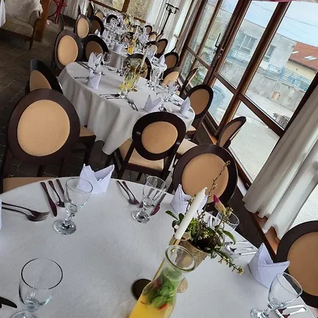 Kastiel Ottlyk Hotel *