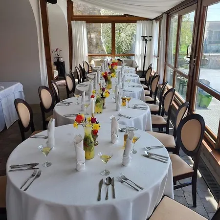 Kastiel Ottlyk Hotel