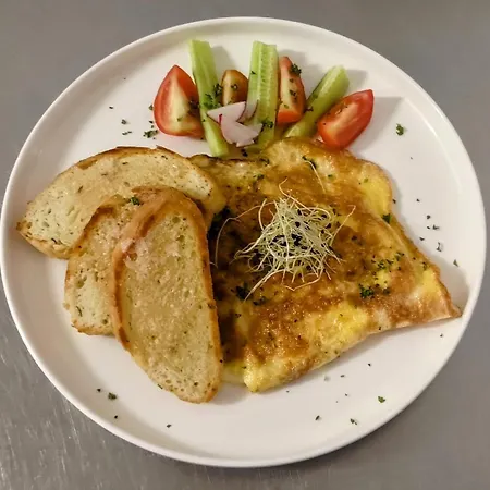 Kastiel Ottlyk Hotel *