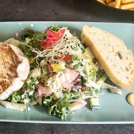 Kastiel Ottlyk Hotel *