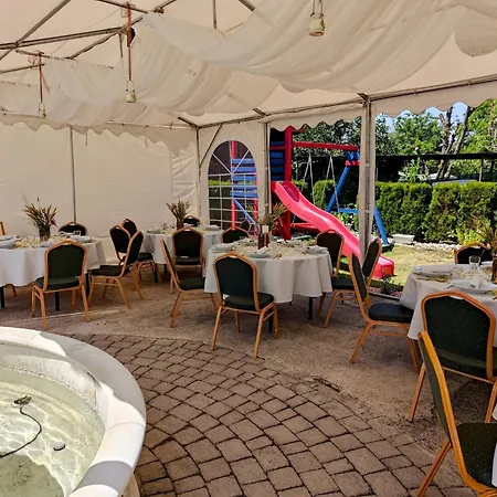 Kastiel Ottlyk Hotel